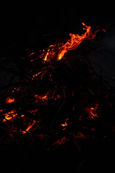 Fuego Tarde Está Ardiendo Llamas Alta Calidad — Foto de Stock