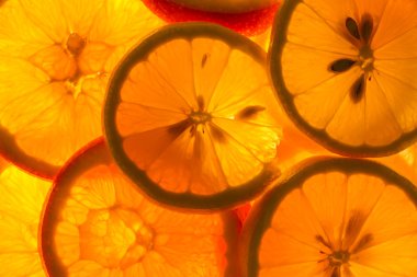 limon ve portakal dilimleri