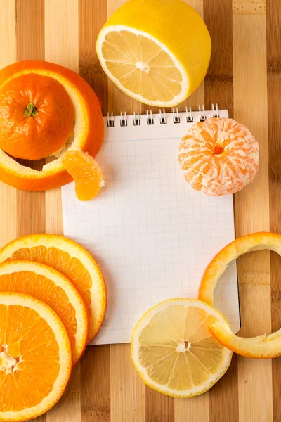 narenciye boş kitabı ile yakın çekim