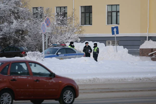 23.01.2021 Syktyvkar, Russia, three male policemen patrol the streets during a rally in Russia — стоковое фото