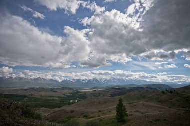 Kuzey Chuya tepesi, Chuya bozkırı, Chuya nehri, Altai, Aktru, Altai dağları, buzuldaki dağlar, buzullar.