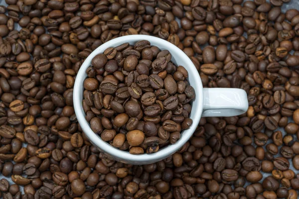 焙煎したコーヒー豆の食感の背景 コーヒー豆の背景 焙煎したコーヒー豆からの背景 — ストック写真