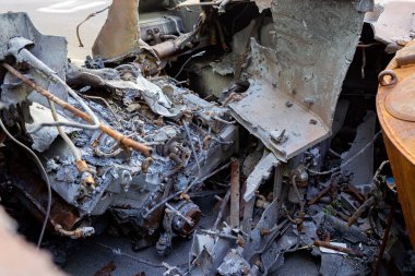 Rus, Ukrayna ile savaşta askeri teçhizatı yok etti. Kırık tanklar, savaş araçları ve Ukrayna 'nın Kyiv bölgesindeki Rus işgalcilerinin yanmış askeri ekipmanları.