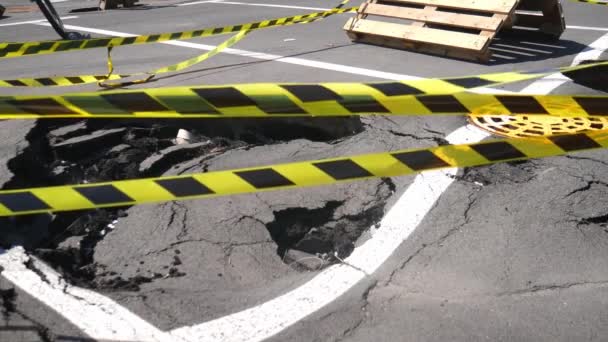 Dangerous Stretch Road Damaged Asphalt Accident Site Fenced Black Yellow — Vídeo de stock