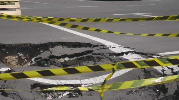 Dangerous Stretch Road Damaged Asphalt Accident Site Fenced Black Yellow — Vídeo de stock