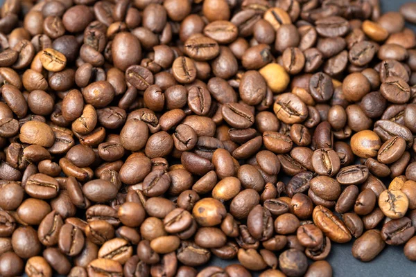 Top View Roasted Coffee Beans Background Texture Pile Roasted Ground — ストック写真