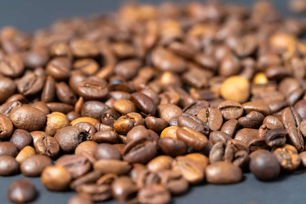 Top View Roasted Coffee Beans Background Texture Pile Roasted Ground — ストック写真