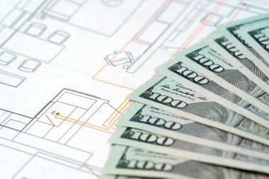 Para, Amerikan dolarları. Kağıt para gümüş paralarla masaya saçıldı. Finansal ve ekonomik kavramlar için fotoğraf.