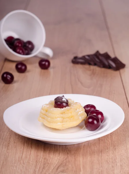 Kirazlı ve çikolatalı kek.