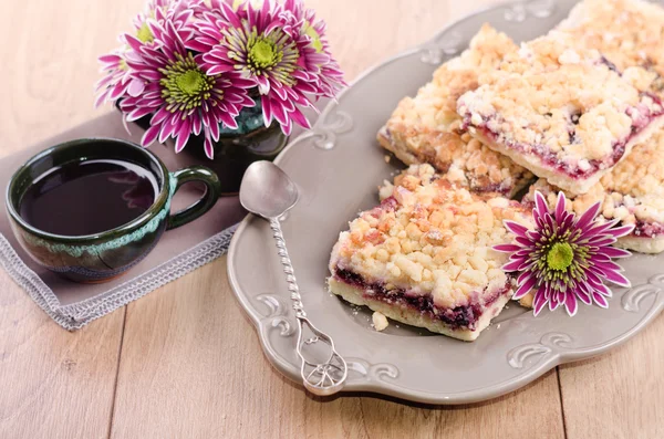 Kahve Kupası ve böğürtlen pasta