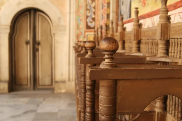 Macro de silla de madera en antiguo monasterio bulgaro —  Fotos de Stock