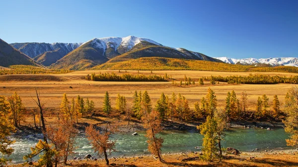 River HuIa, KurayskaI steppe and North Huyskiy backbone. — Stock Photo, Image