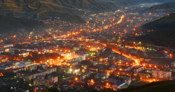 La ciudad de Gorno-altaisk, la vista desde la montaña Tugai . Imagen de archivo