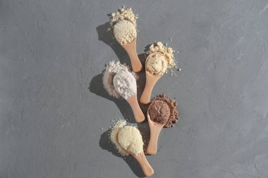 Alternatif un çeşitleri, glütensiz. Badem unu, hindistan cevizi ve yulaf ezmesi, pirinç. Boşluğu kopyala.