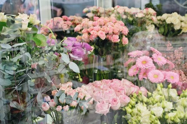 Lodówkę Sklepu Kwiatami Kwiaty Sprzeda Specjalnym Zimnym Pomieszczeniu Magazyn Klimatyzacj — Zdjęcie stockowe