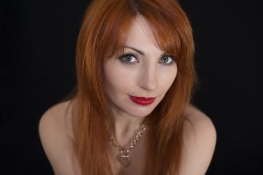 foxy saçlı güzel kız