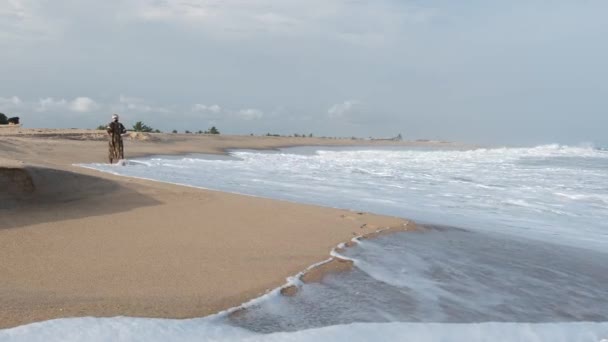African Woman Wearing Long Suit Walks Beach Big Waves Keta — Stock Video