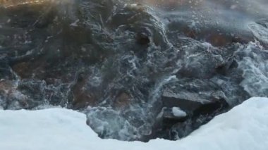 Şubat ayında İsveç kıyılarına vuran kış boyunca dalgalarla Baltık Denizi