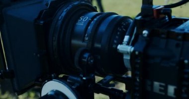 Profesyonel stüdyo kamerasında hareket var..