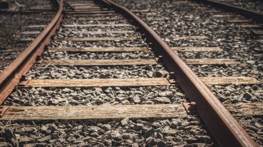 Demiryolu Raylarının Kapanışı - Bir yolculuğun başlangıcında kavram Seçici Odaklama ile Boşluğu Kopyala