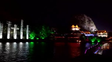 Guilin Çin 'de Gece Nehri Gezisi 4K