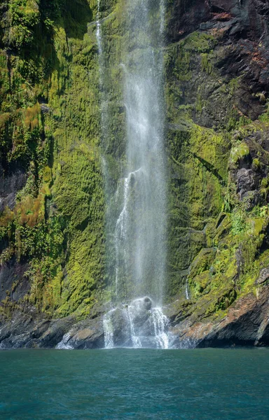 Vodopád Milford Sound Národním Parku Fiordland Jižním Ostrově Nového Zélandu — Stock fotografie