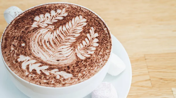 Nagy Forró Csokoládé Egy Kávézó Asztal Fern Dekorációk Szelektív Fókusz — Stock Fotó