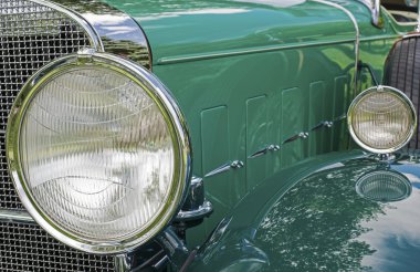 Klasik bir araba farlar