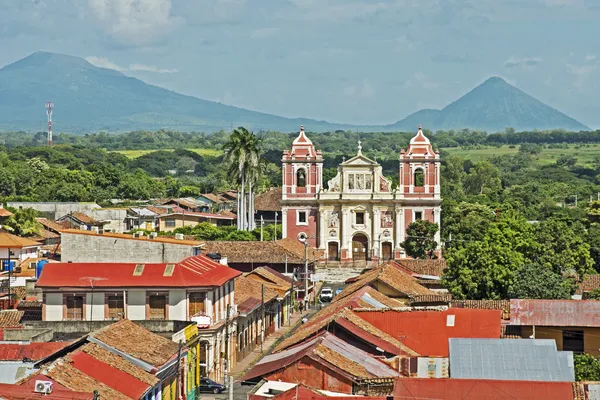 레온, 니카라과에서 엘 calvario 교회 — стокове фото