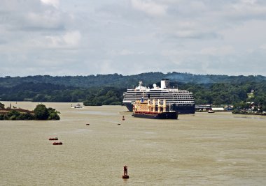 panama kanalı içinde cruiseship