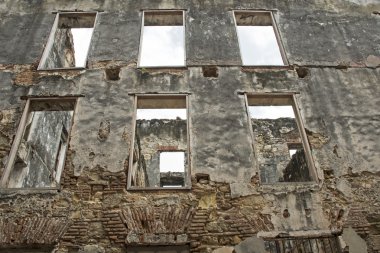  tarihi bir yerde antik duvarlar