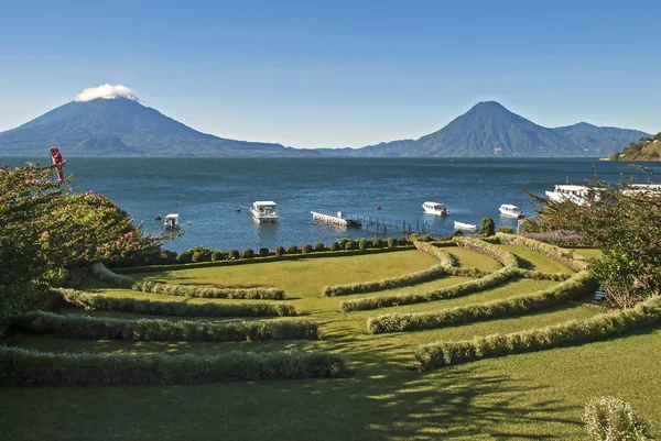 Lake atitlan volkanlar arka planda ile