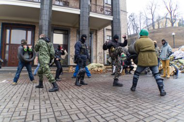 Kyiv (Kiev), Ukrayna - 15 Nisan 2014: Meydan Nezalezhnosti Meydanı 'nda halk protestoları, manifestolar ve özgürlük ve demokrasi için mücadele