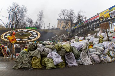 Kyiv (Kiev), Ukrayna - 15 Nisan 2014: Meydan Nezalezhnosti Meydanı 'nda halk protestoları, manifestolar ve özgürlük ve demokrasi için mücadele
