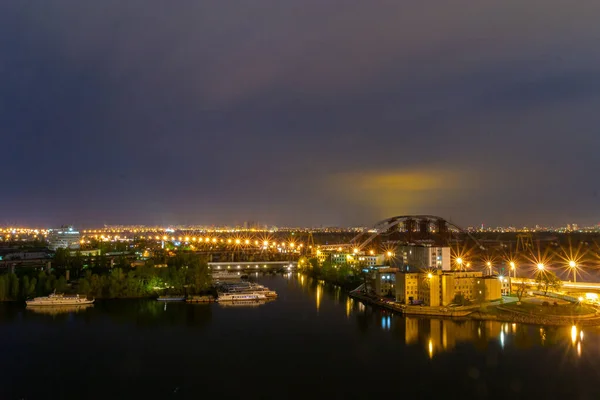 Ukrayna Kyiv Mayıs 2015 Kyiv Köprüler Dnipro Nehrinin Merkez Kısmında — Stok fotoğraf