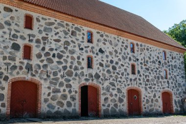 İsveç, Wanas 'taki taşlardan yapılmış güzel ve alışılmadık antik bir bina.