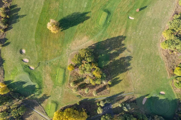 Letecký Pohled Velké Golfové Hřiště Krásná Zelená Tráva Pole Stromy — Stock fotografie