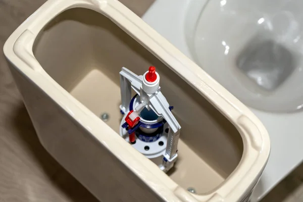 Toilet tank flushing system. White toilet tank with the lid removed — Stockfoto