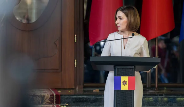 Chisinau, Moldova - 15 Haziran 2022: Fransa Cumhurbaşkanı Emmanuel Macron, Macron 'un Chisinau' daki resmi ziyareti kapsamında ortak basın toplantısı düzenledi.