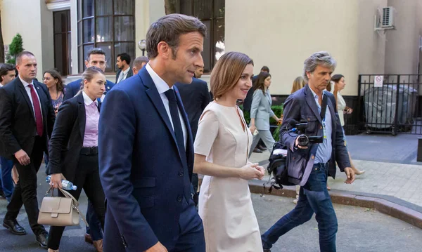 Chisinau, Moldova - 15 Haziran 2022: Fransa Cumhurbaşkanı Emmanuel Macron, Macron 'un Chisinau' daki resmi ziyareti kapsamında ortak basın toplantısı düzenledi.