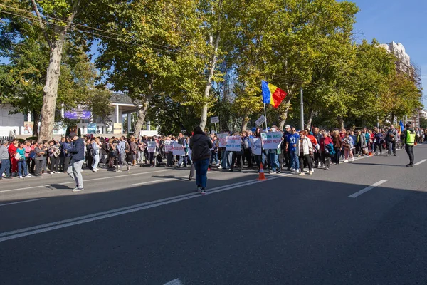 Chisinau, Moldova - 25 Eylül 2022: Chisinau 'da hükümet karşıtı miting. Chisinau 'daki 