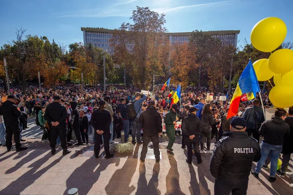 Chisinau, Moldova - 25 Eylül 2022: Chisinau 'da hükümet karşıtı miting. Chisinau 'daki 