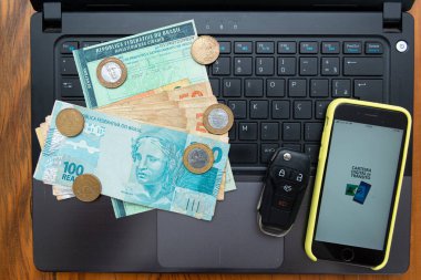 Bauru, Brezilya: 16, Ocak 2022. IPVA, motorlu taşıtların vergisi. Ehliyet belgesinin ödenmesi, arabanın Brezilya 'dan geçişine, IPVA yakınlarındaki para, bozuk para ve cep telefonlarına izin veriyor.