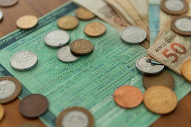 Bauru, Brezilya: 16, Ocak 2022. IPVA, motorlu taşıtların vergisi. Ehliyet belgesinin ödenmesi, arabanın Brezilya 'dan geçişine, IPVA yakınlarındaki para, bozuk para ve cep telefonlarına izin veriyor.