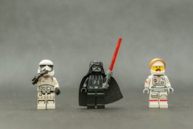 Bauru, Brezilya. 15 Eylül 2019, Darth Vader ve bir Stormtrooper uzayda kaybolan bir astronotu canlandırdılar. Kötülük iyilikten önce gelir. Lego minyatürleri Lego Grubu tarafından üretiliyor..