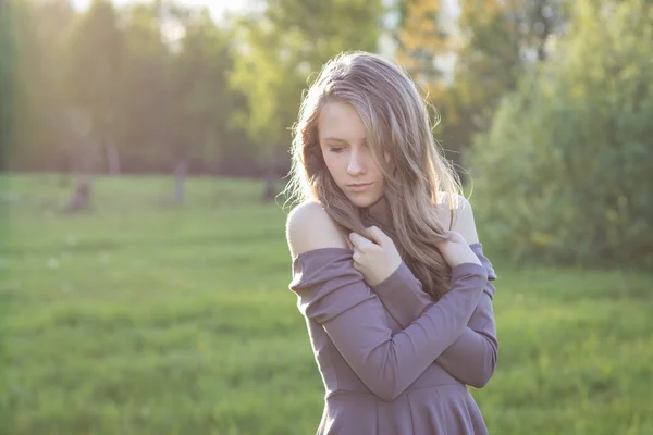 Young beautiful girl outdoor portrait soft light — Stock Photo, Image