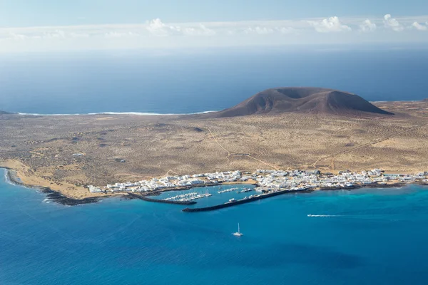 Caleta del Sebo на острове Ла Грасиоса возле Лансароте — стоковое фото