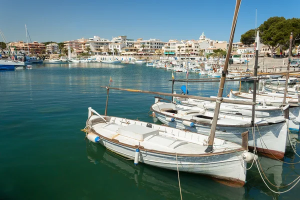 Haven de Cala Ratjada, Mallorca, España Imágenes De Stock Sin Royalties Gratis