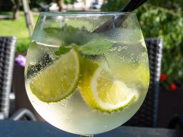 Cóctel Mojito Con Hojas Menta Verde Ron Blanco Lima Limón — Foto de Stock