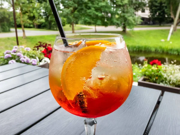 Cocktail Aperol Spritz Prosecco Aperol Soda Orange Slices Ice Cubes — Fotografia de Stock